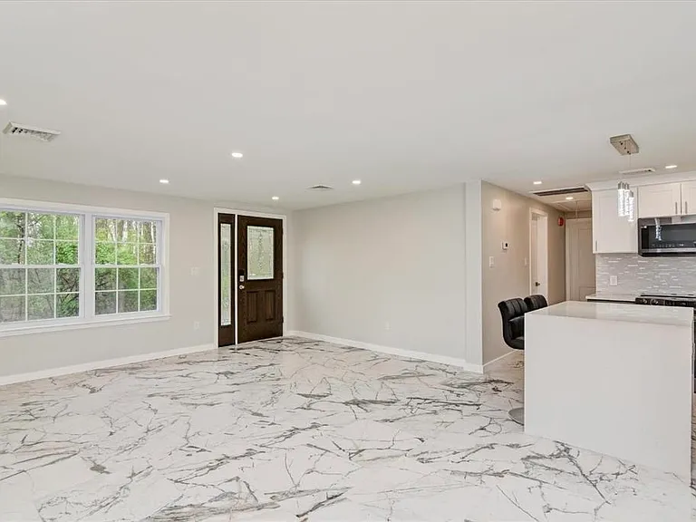 466 Old Georges Rd — Photo 3