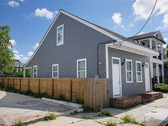 2nd image of 2133 Dumaine St