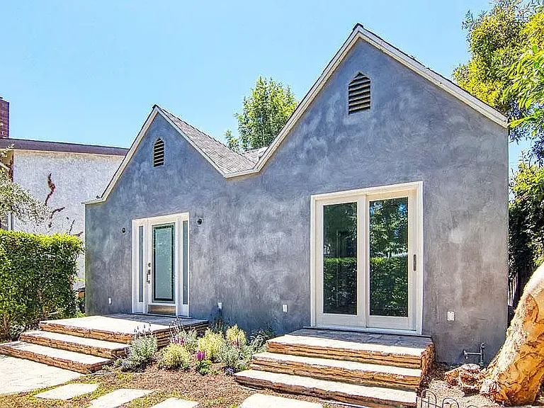 363 Huntley Dr — Photo 2
