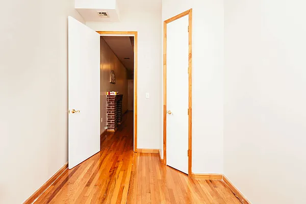 Rented by Nooklyn NYC LLC | media 18
