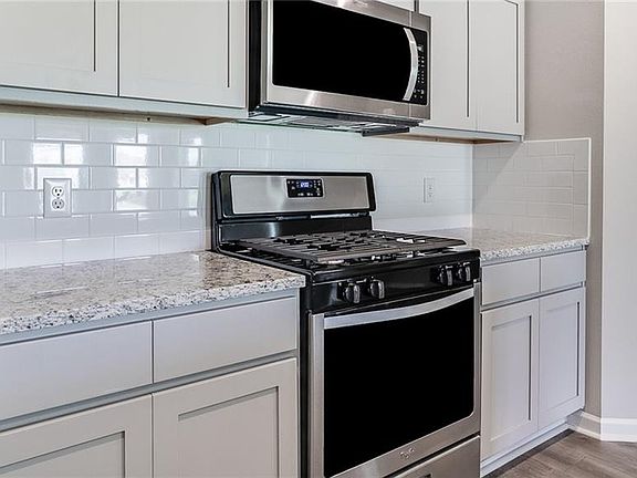 3rd image of 8085 Olde Town Ct