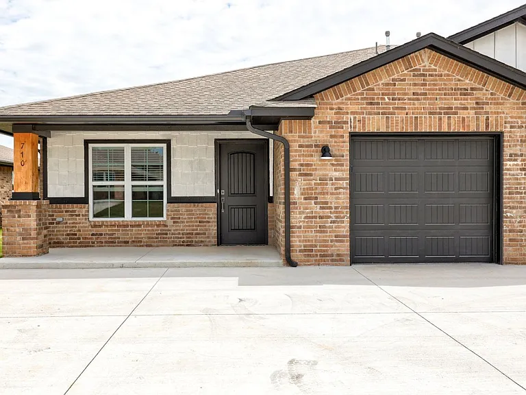 710 League Cir — Photo 1