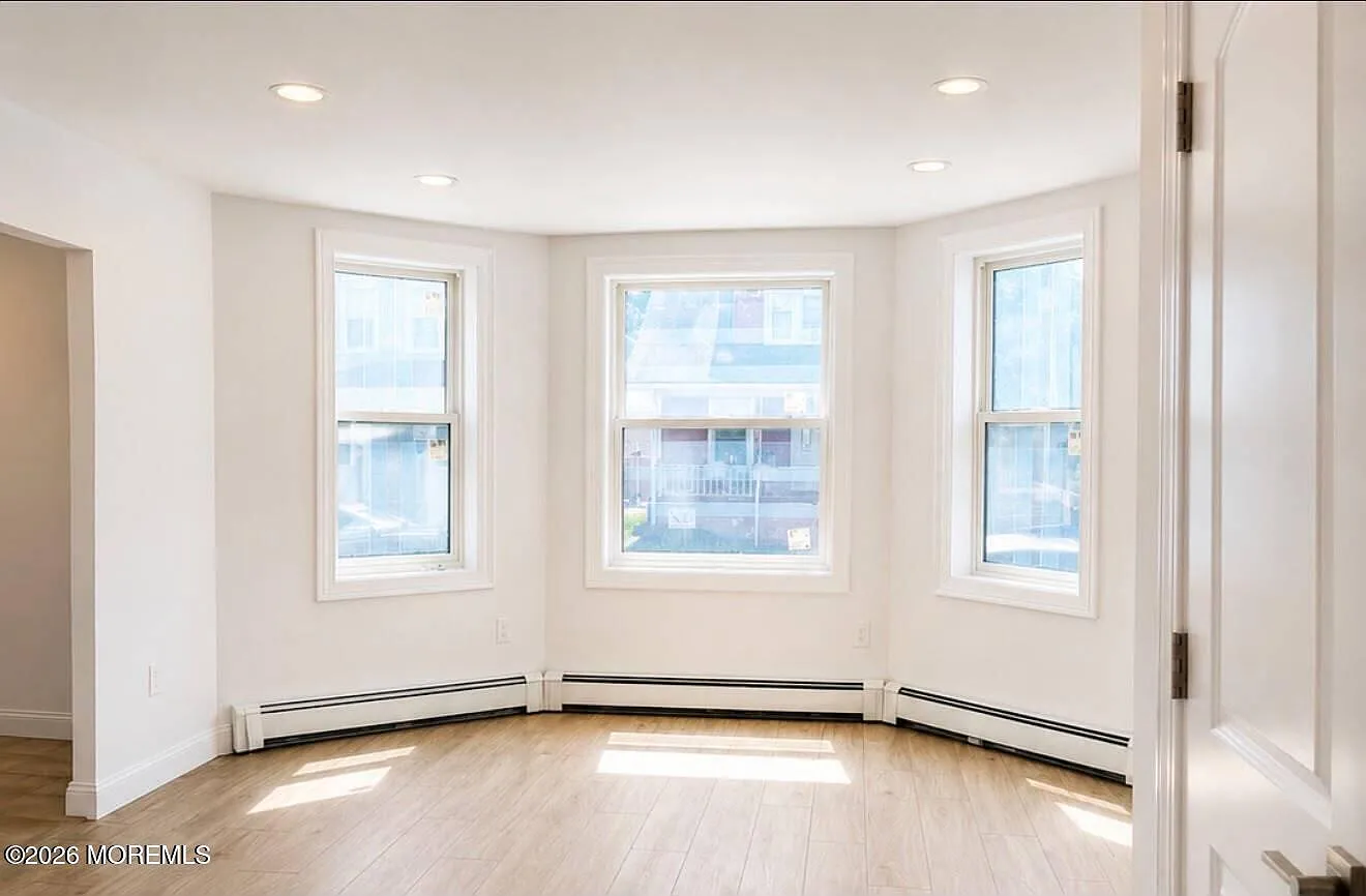 3 bed, 2.5 bath, 2070 sqft, $3,950 — Photo 4