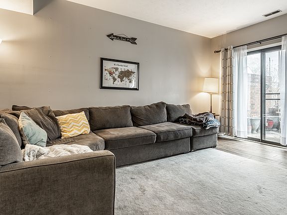 2nd image of 9449 Maple Way