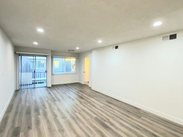 144 S Doheny Dr #1105