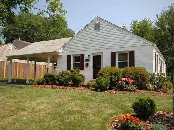 7336 Howard Ct, Falls Church, VA 22043