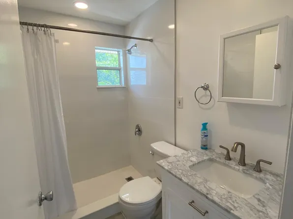2429 Burlington Ln #B, Sarasota, FL 34231