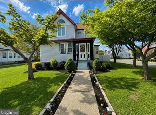 2047 Walnut St, Holmes, PA 19043