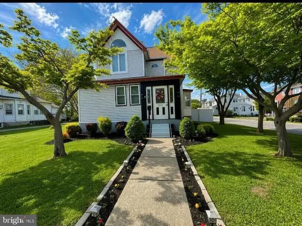 2047 Walnut St, Holmes, PA 19043