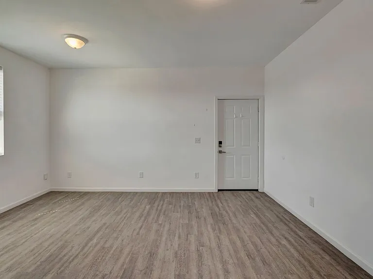 Hickory Lofts — Photo 15
