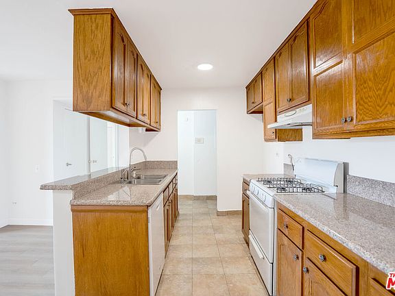 3rd image of 421 S La Fayette Park Pl APT 508