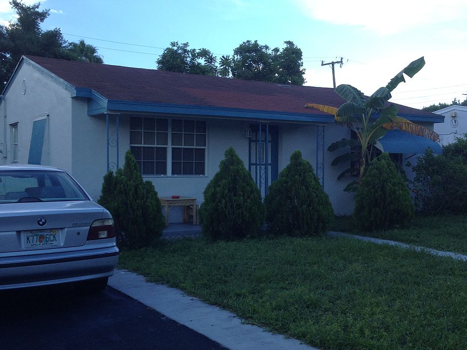 1st image of 1115 Oak St