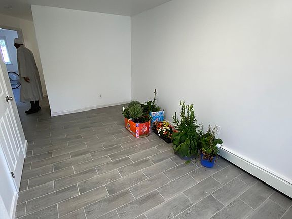 4th image of 9 Paerdegat 15th St Floor 1