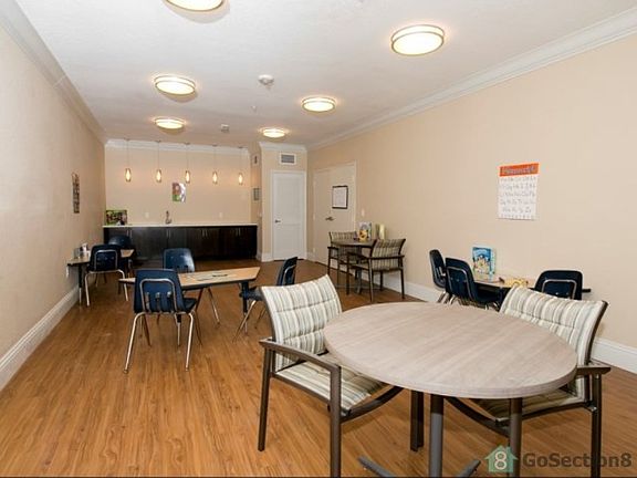 5th image of 300 4th Ave S Unit 328