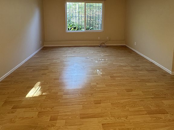 3rd image of 1325 Green St #102