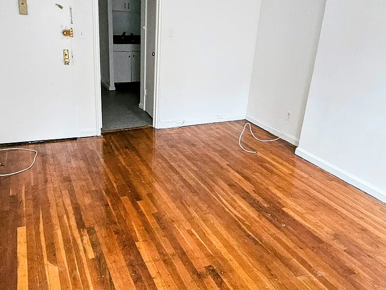 406 E 83rd St #4C — Photo 2