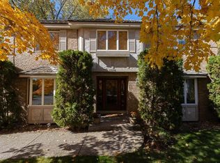 13598 Woodmere Cir, Eden Prairie, MN 55346