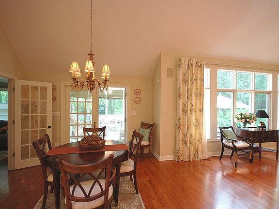 4th image of 8210 Chippenham Dr