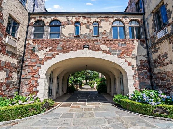 215 Middle Neck Rd APT 1-3A