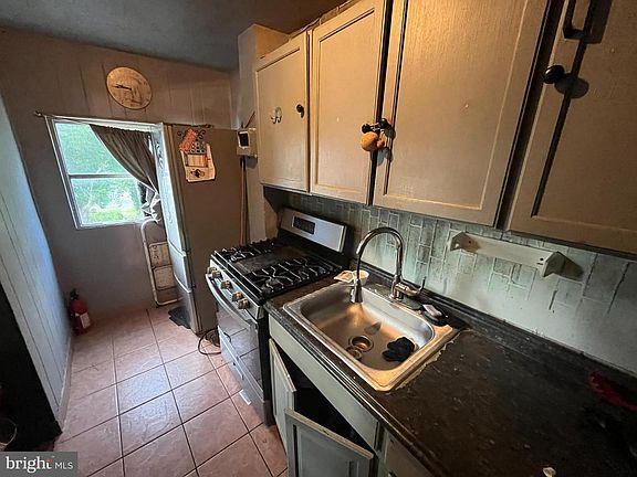 3rd image of 7023 Guilford Rd