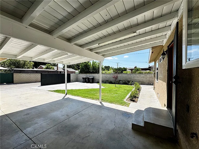 14414 Studebaker Rd — Photo 23
