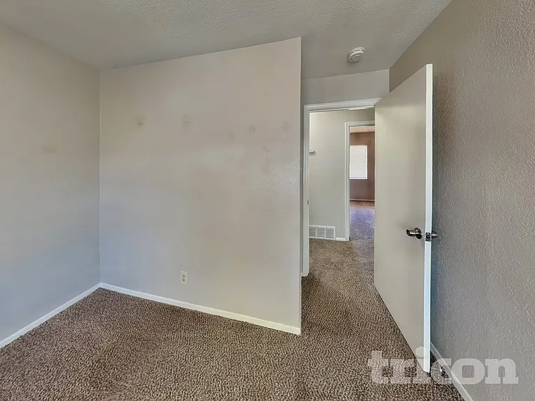 1370 University Ter — Photo 14