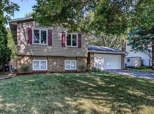 11436 Kensington Dr, Eden Prairie, MN 55347