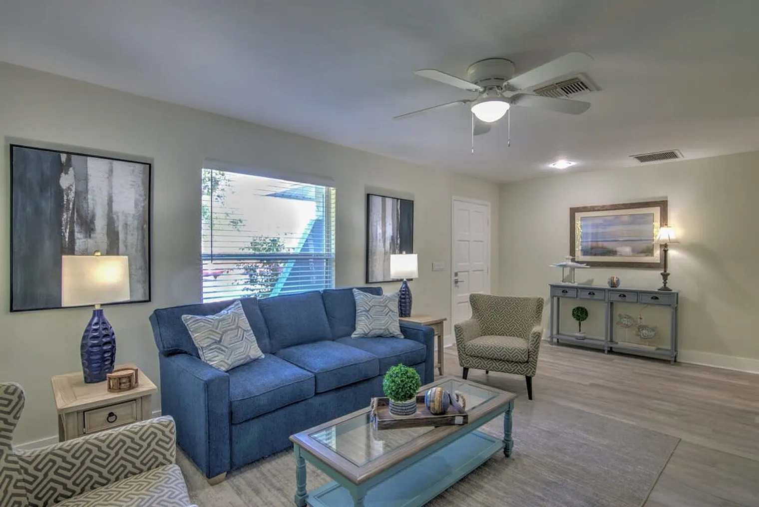 3 bed, 2.0 bath, 1151 sqft, $5,487 — Photo 2