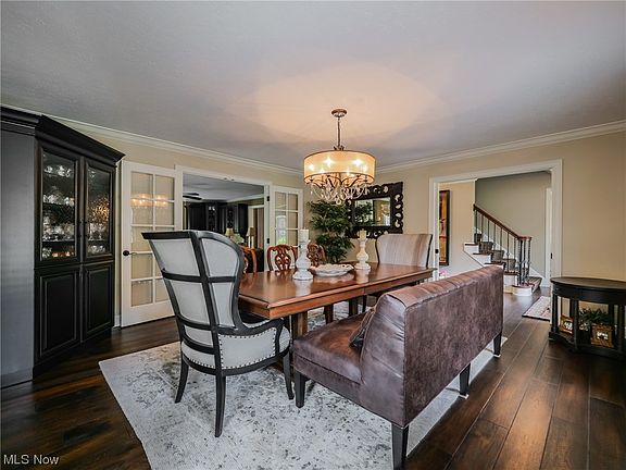 3rd image of 432 Sandhurst Dr