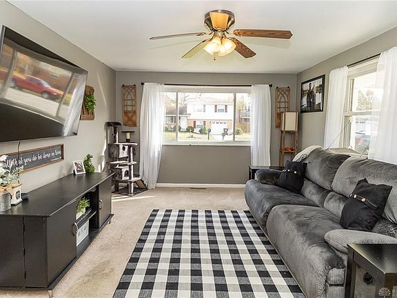 3rd image of 122 Hillview St