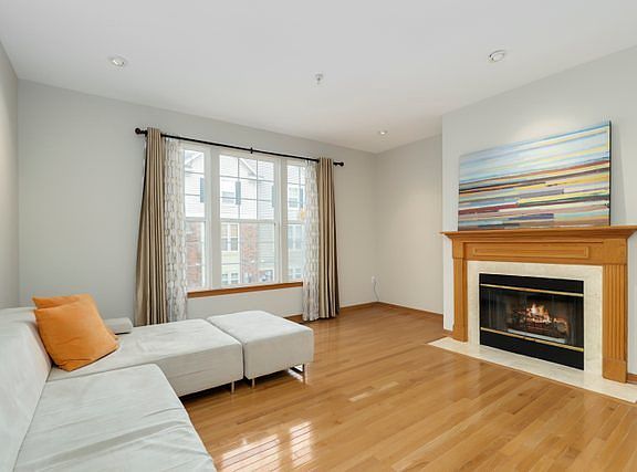 4th image of 2633 N Greenwood Ave