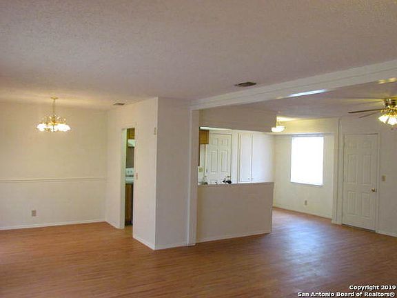 2nd image of 1902 Wilsons Creek St