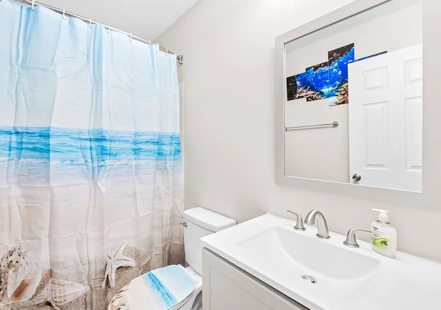 Room in 3 Bedroom Home at Kings Mountain St — Photo 3