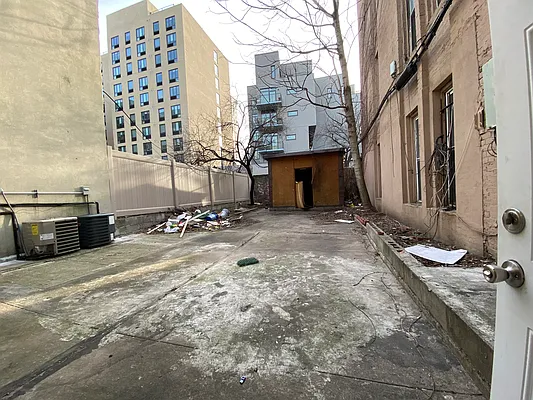 Rented by Nooklyn NYC LLC | media 36