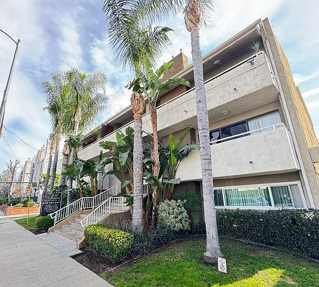 18144 Burbank Blvd #203 — Photo 3