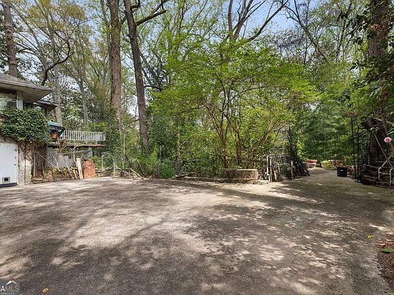 5th image of 747 Lullwater Rd NE