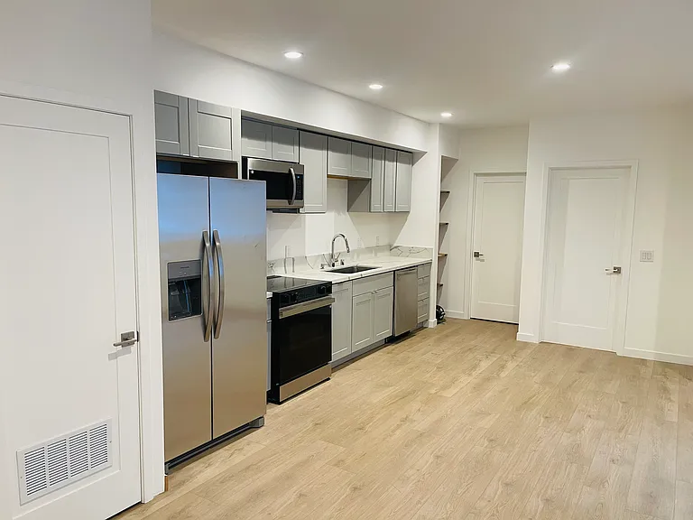 1707 Brockton Ave #14 — Photo 6