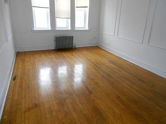 2nd image of 6822 N Ashland Blvd APT 4A