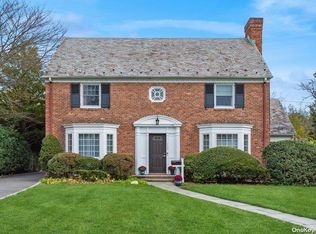 113 Whitehall Blvd, Garden City, NY 11530