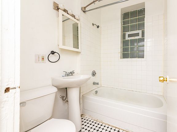 2nd image of 2912 S Wentworth Ave APT 1R