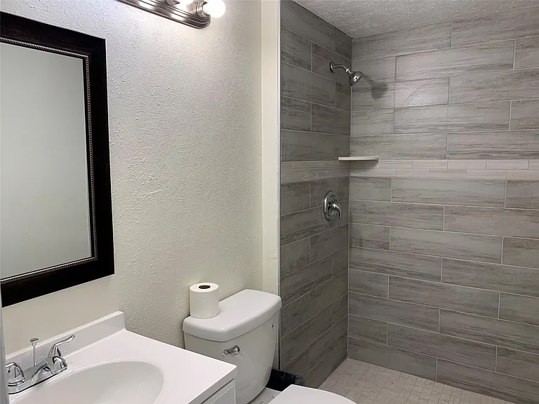 2211 Montclair Dr — Photo 11