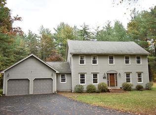 10 Eastwood Dr, Southampton, MA 01073