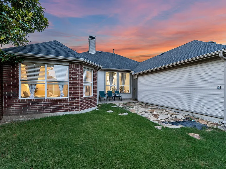 10313 Samantha Dr — Photo 40