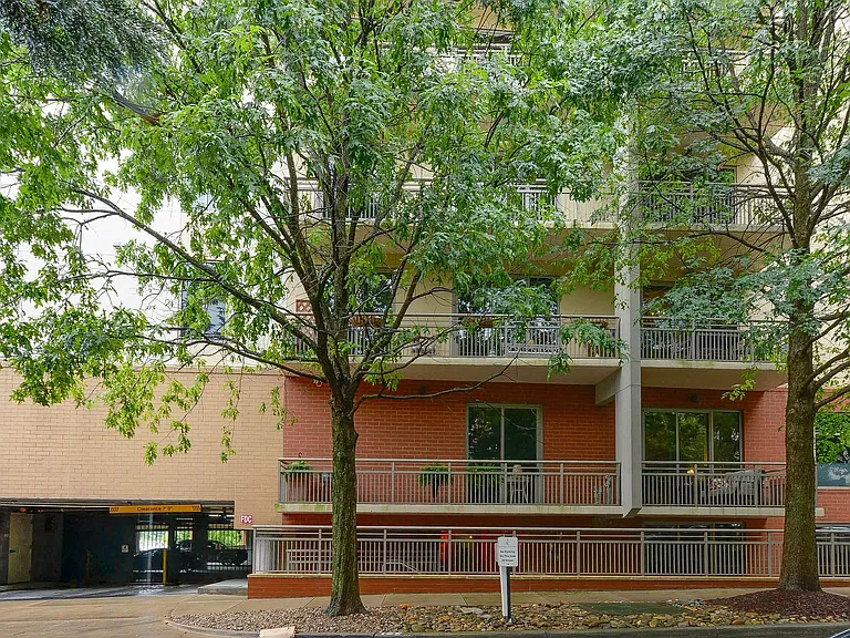 701 Royal Ct #306 — Photo 41