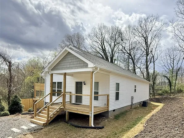 216 Lower Edgewood Rd, Candler, NC 28715