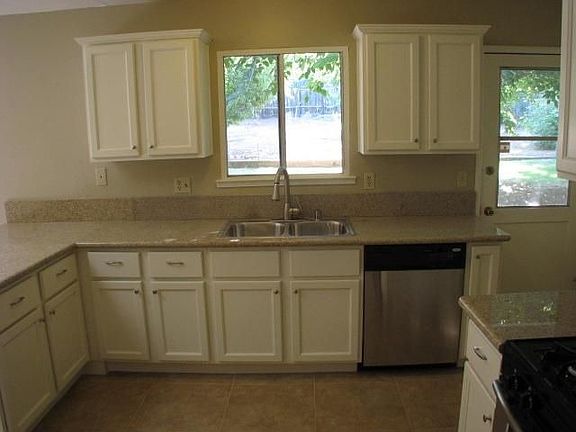 5th image of 1078 Mikkelsen Dr