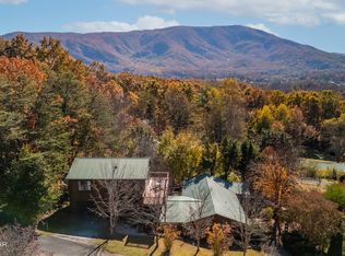 3588 Four Seasons Ln, Sevierville, TN 37862