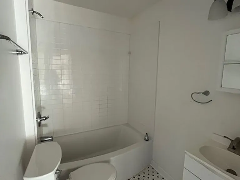 926 32nd Ave N #C — Photo 15