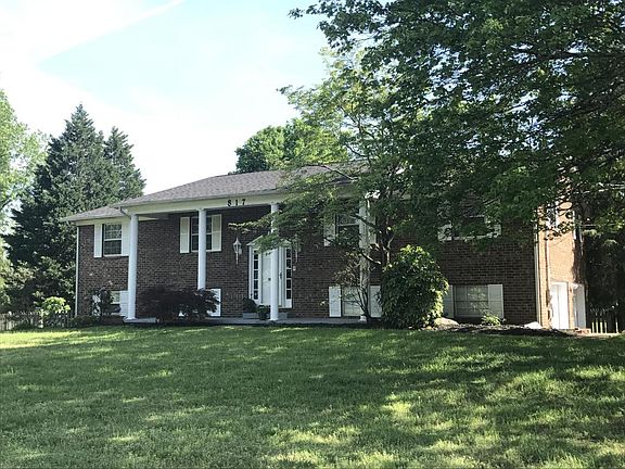 2nd image of 817 Dorset Dr