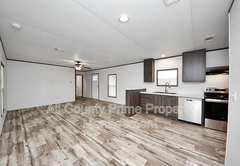 1556 Brown Rd — Photo 9